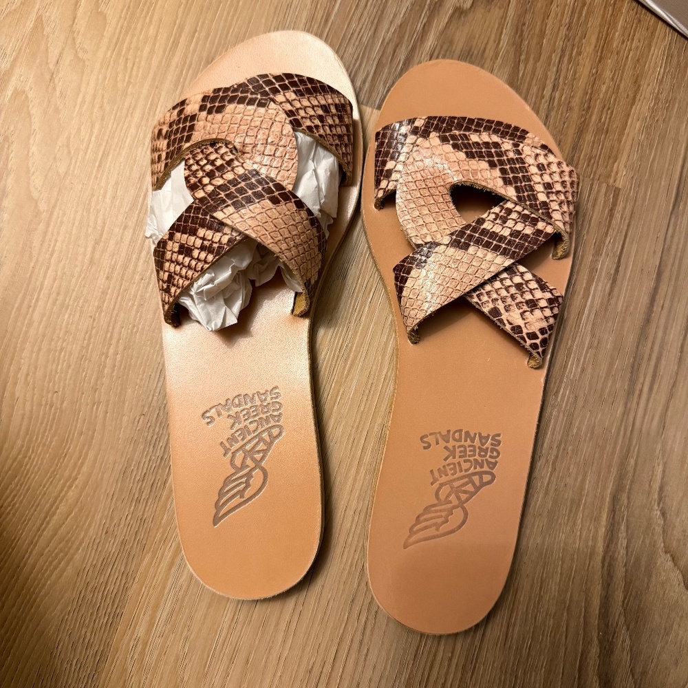 NWT - Ancient Greek snake print slides - size 7